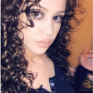 Meet your Posher, Odalys